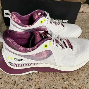 Brans new, never been worn, under armor shoes.